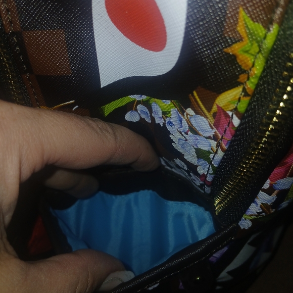 NWTLimited edition Streetsporty style Rounded silhouette Square and floral Shark - Picture 8 of 14